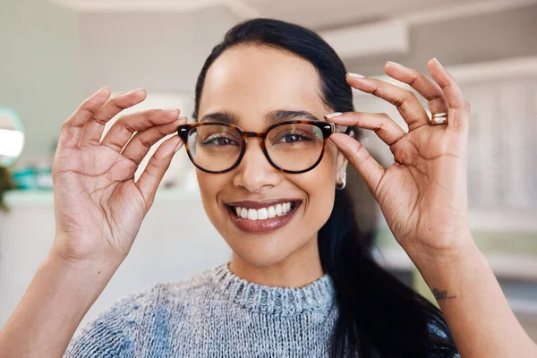 Future Looks Good Young Woman Buying New Pair Glasses Optometrist — 스톡 사진