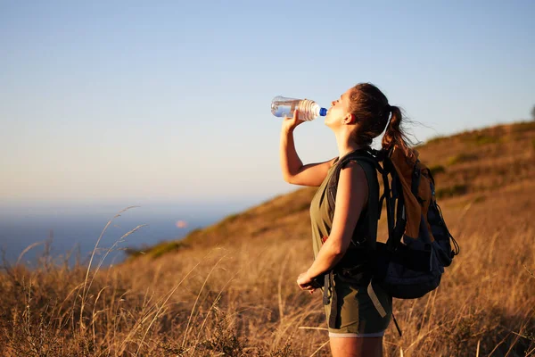 Explore Make Sure You Have Enough Water Young Woman Drinking — Stock Photo, Image