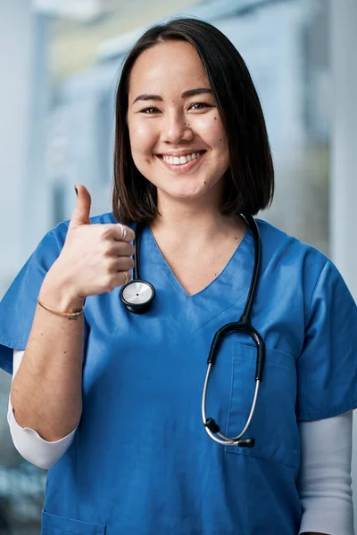 Youre Looking Much Better Already Portrait Medical Practitioner Showing Thumbs — Stockfoto