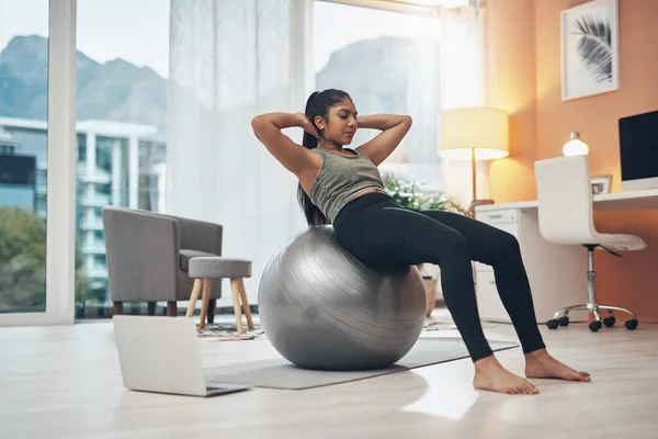 Getting Fitter Virtual Sessions Woman Working Out Her Living Room — ストック写真
