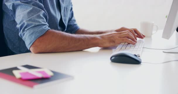 Hands Business Man Typing Keyboard Sending Email Updating Work Document — Vídeos de Stock