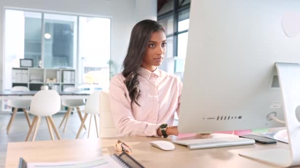 Confident Proud Happy Business Woman Arms Crossed While Typing Emails — Stock video