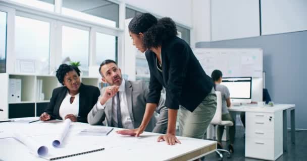 Businesswoman Talking Meeting Work Manager Giving Presentation Project Plans Designs — Vídeos de Stock