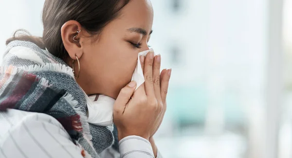 Remember Used Just Flu Young Businesswoman Blowing Her Nose Modern — Stockfoto