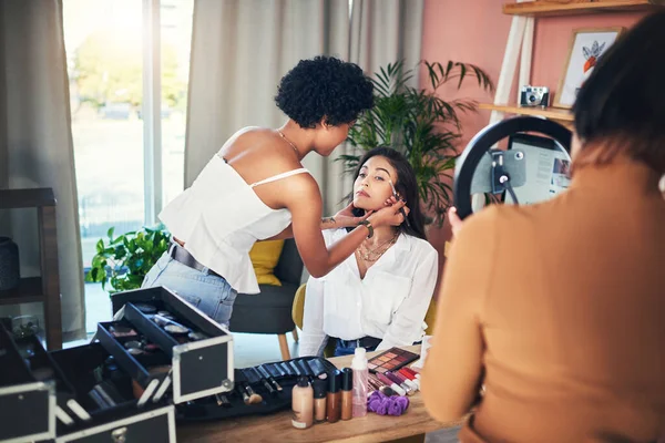 Stay Tuned Some Celebrity Looks Woman Getting Her Makeup Done — ストック写真