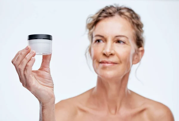 Theres Only One Product Works Mature Woman Holding Beauty Product — Stock Fotó