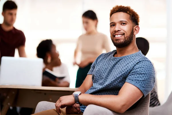 Team Filled Getters Portrait Confident Young Businessman Sitting Office — Stock Fotó