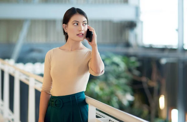 Making Few Follow Calls Young Businesswoman Talking Cellphone Office — 图库照片