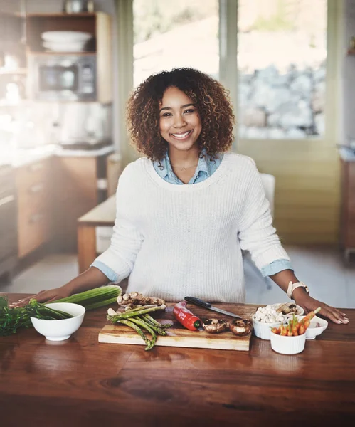 Portrait Happy Black Woman Preparing Healthy Food Kitchen Home Young — Zdjęcie stockowe