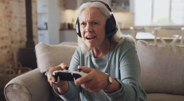 What Died Senior Woman Sitting Alone Sofa Home Wearing Headsets — Foto de Stock