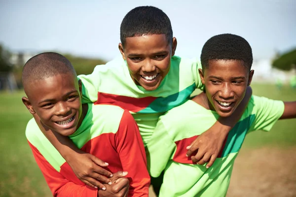 Became Best Friends Meeting Field Group Young Boys Playing Soccer — Stock fotografie