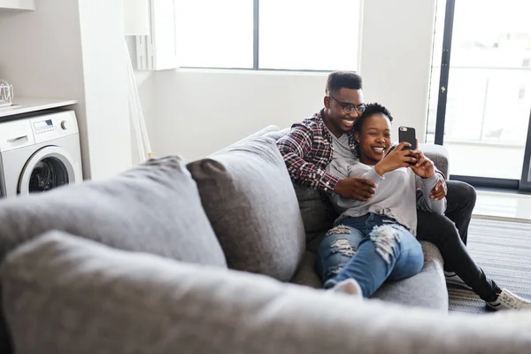 Scrolling All Funny Memes Young Couple Using Cellphone While Relaxing — Fotografia de Stock