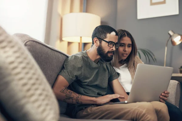 Newly Installed Fibre Needs Test Run Young Couple Using Laptop — Fotografia de Stock