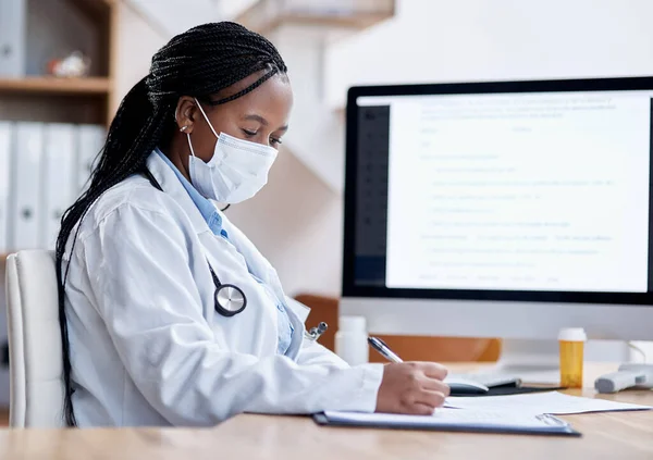 Shes Continuously Trying Improve What She Does Young Doctor Writing — Foto Stock