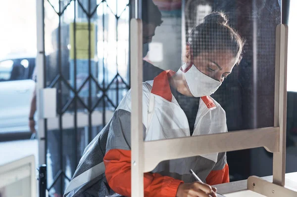 Signing State Shes Feeling Okay Young Woman Filling Paperwork Reception — Foto Stock