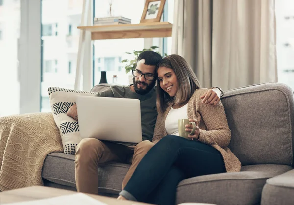 Nothing Makes Life More Convenient Net Young Couple Using Laptop — Fotografia de Stock