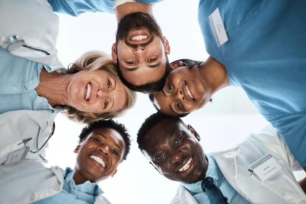 Experts Excellent Healthcare Portrait Group Medical Practitioners Standing Together Huddle — Stockfoto