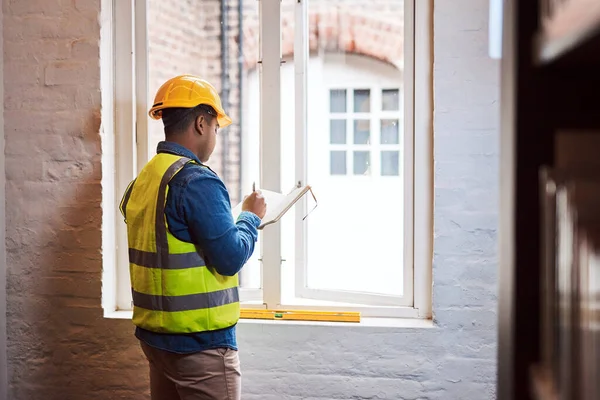 Doing Right Costs Less Doing Engineer Making Notes While Construction — Stockfoto