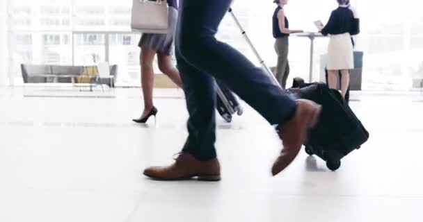 Business Travel Trip Airport Commute Walking Entrepreneurs Colleagues Leaders Pulling — Stock video