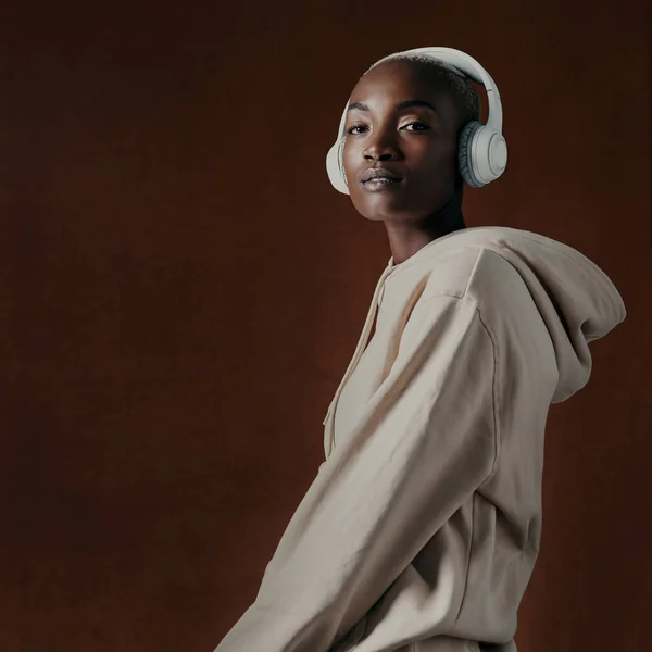 Rock Own Beat Studio Portrait Attractive Young Woman Wearing Headphones — 스톡 사진