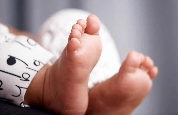 Life Has Only Just Begun Unrecognisable Babys Adorable Feet Home — Fotografia de Stock