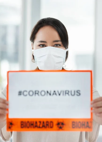 Its Going Hashtag Social Media Woman Holding Sign Coronavirus — Stockfoto