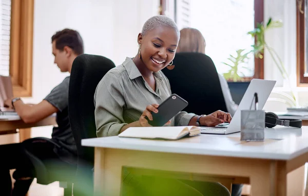 Checking Her Notifications Young Businesswoman Using Cellphone While Working Office — Foto Stock