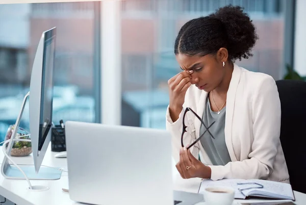 Female Intern Suffering Headache Migraine Due Stress Caused Deadlines Work — Stock Photo, Image