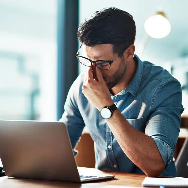 Stress Pain Eye Strain Long Hours Working Laptop Causing Headache — Fotografia de Stock