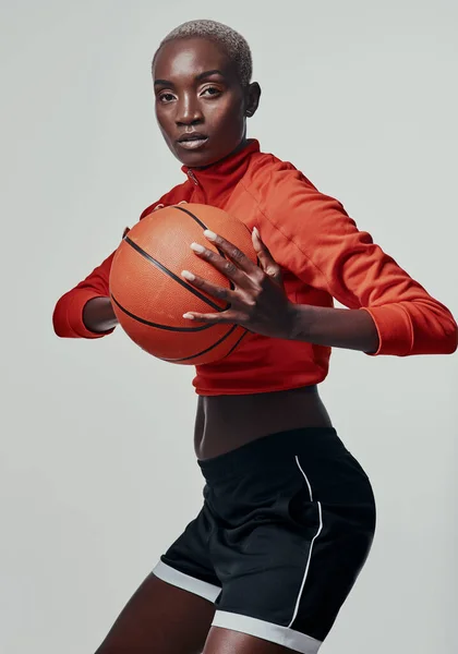 Now Power Play Studio Shot Attractive Young Woman Playing Basketball — Stockfoto
