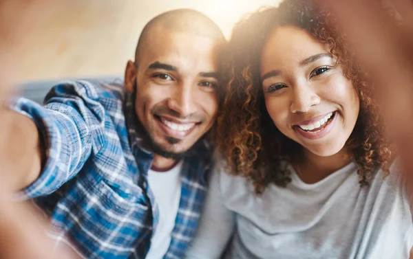 Smiling Couple Taking Selfies Home Owners Bonding Together Enjoying New — Fotografia de Stock