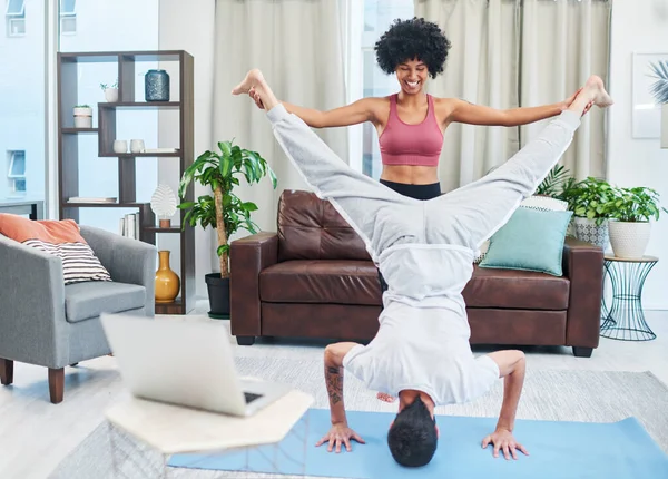 Couples Yoga Much Fun Young Couple Practising Yoga Living Room — ストック写真
