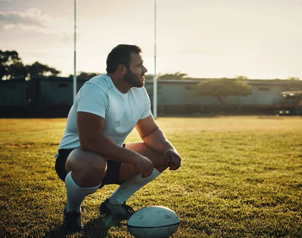 Field Home Full Length Shot Handsome Young Rugby Player Crouching — Zdjęcie stockowe