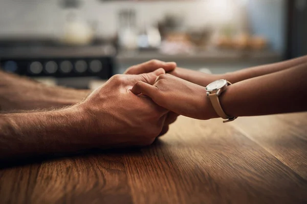 Ζευγάρι Κρατά Χέρια Στην Αγάπη Υποστήριξη Και Φροντίδα Δύσκολους Καιρούς — Φωτογραφία Αρχείου