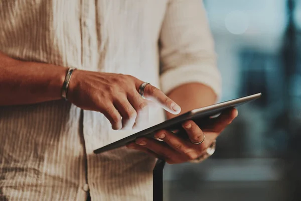 Staying Connected Ensure Best Results Closeup Shot Unrecognisable Businessman Using — Stockfoto