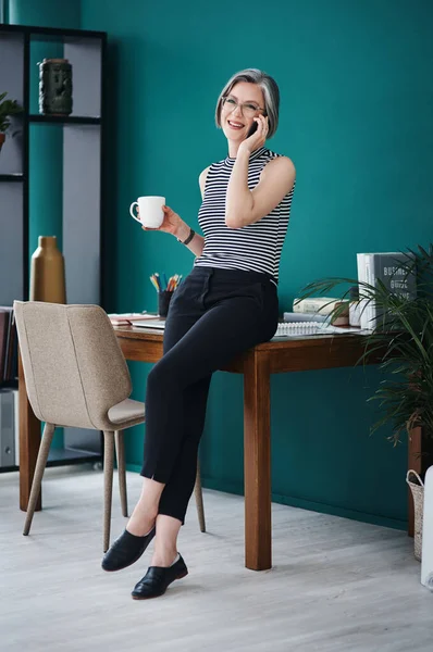 Makes Feel Good Hear Back Clients Businesswoman Having Coffee While — Foto de Stock