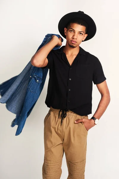 Jacket Goes Portrait Handsome Young Man Wering Hat Holding Jacket —  Fotos de Stock