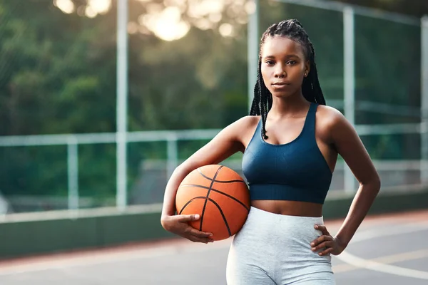 Feel Home Court Attractive Young Sportswoman Standing Court Alone Holding — Stockfoto