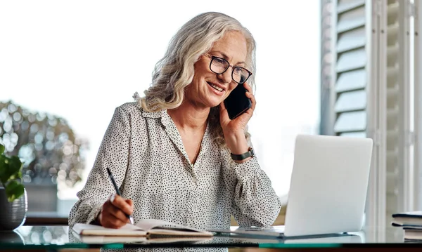 Yes Have Records Attractive Senior Businesswoman Taking Phonecall While Working — Stockfoto