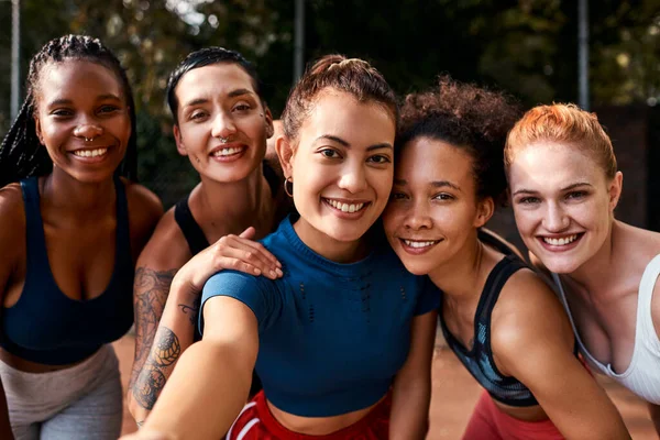 Couldnt Have Chosen Better Friends Diverse Group Sportswomen Bonding Basketball — Fotografia de Stock