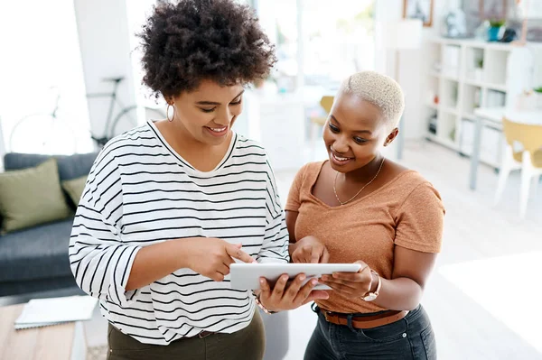 App Amazing Two Businesswomen Working Together Digital Tablet Office — Stockfoto