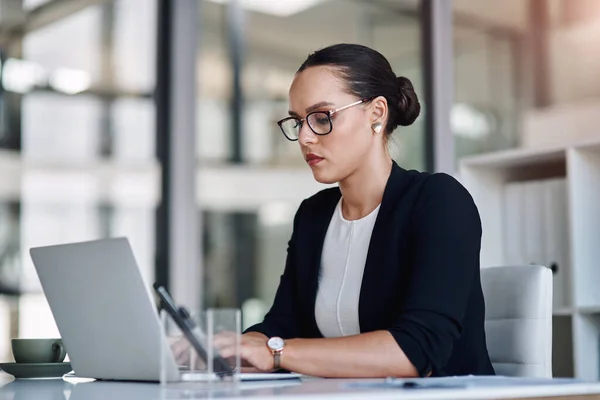 Handling Business Own Way Attractive Young Businesswoman Working Laptop Her — 图库照片