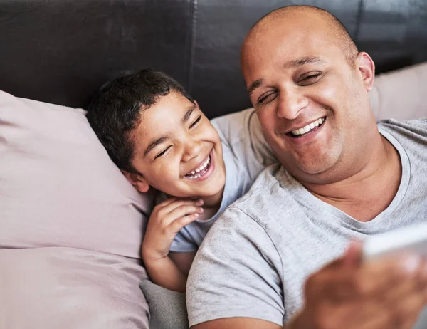 Always Laughing Mood Cheerful Young Man His Son Watching Videos — Stockfoto