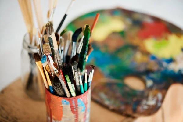 Its Time Creative Tin Full Paintbrushes Empty Art Studio Painting — Foto de Stock
