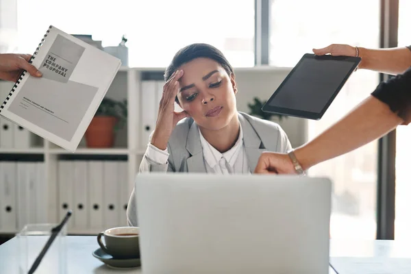 Running Business Can Very Stressful Demanding Attractive Young Businesswoman Feeling — Stock fotografie