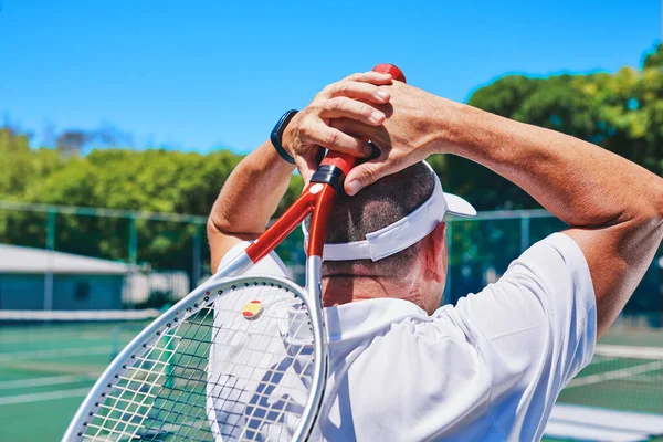 Taking Moment Catch Breath Unrecognizable Sportsman Standing Alone Court Day — Stockfoto