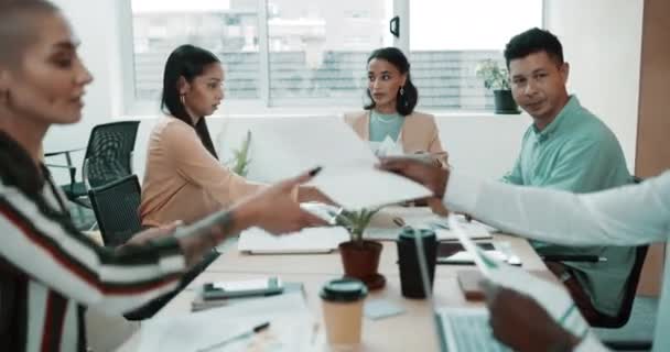 Focused Colleagues Analyzing Reports Documents While Planning Brainstorming Strategies Startup — Stok video