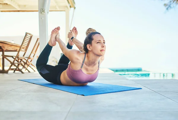 Life Better Yoga Young Female Athlete Practising Yoga Home — ストック写真
