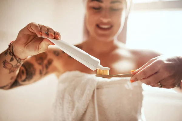 Right Toothpaste Makes All Difference Young Woman Brushing Her Teeth — Stock Fotó
