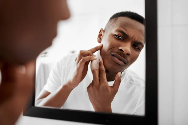 Dont Want People Stare Young Man Squeezing Pimples Bathroom Mirror — Foto de Stock